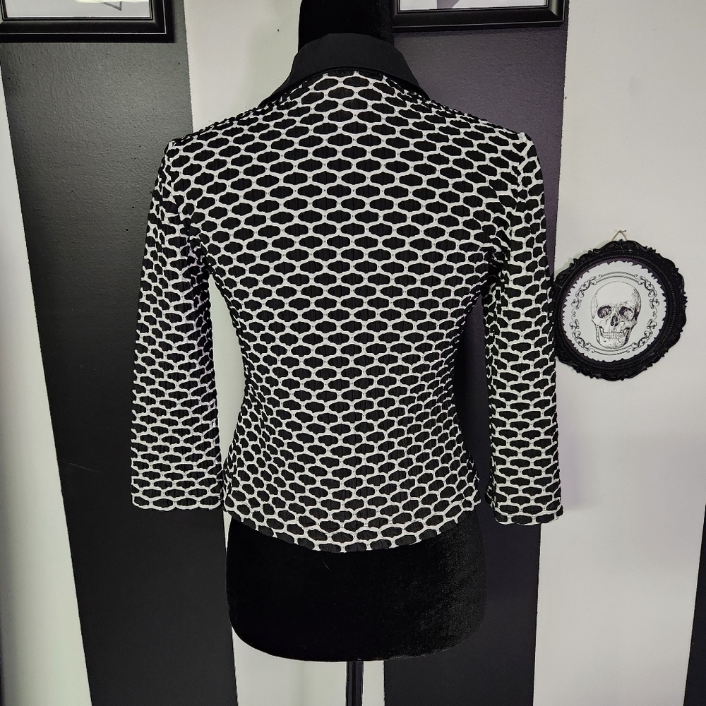 Abstract honeycomb jacket - Picture 5 of 6